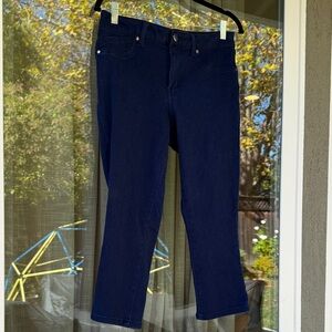 Fitted navy blue Women's capri pants
